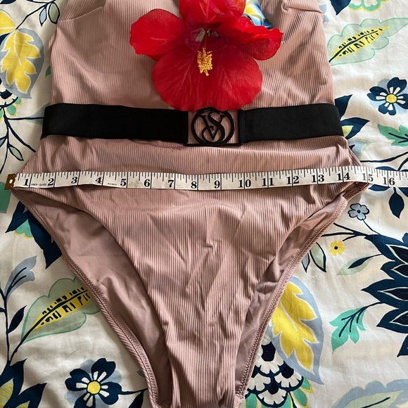 Swimsuit - Picture 3 of 5